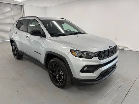 New 2026 Jeep Compass Latitude image 3