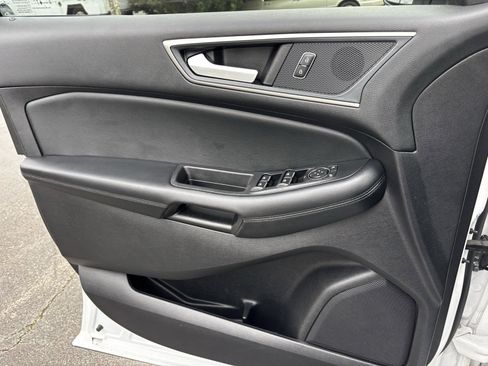 Used 2020 Ford Edge SEL image 17