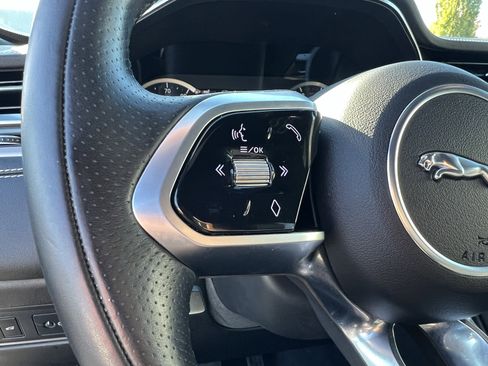 Certified 2022 Jaguar F-PACE R-Dynamic S image 20