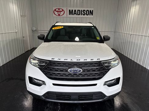 Used 2021 Ford Explorer XLT w/ Equipment Group 202A AWD/4WD image 5