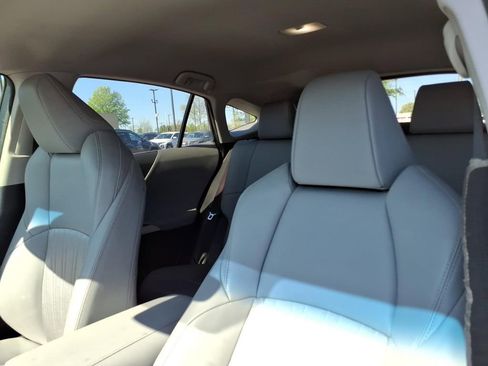 Used 2021 Toyota Venza XLE w/ Carpet Mat Package (TMS) image 17