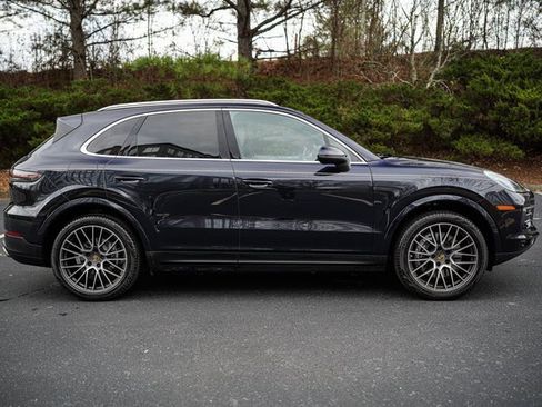 Used 2022 Porsche Cayenne image 12