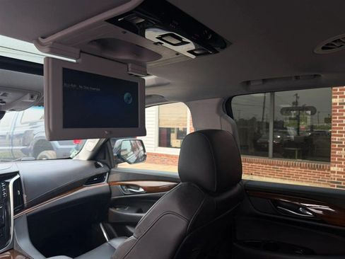 Used 2020 Cadillac Escalade Premium Luxury AWD/4WD image 18