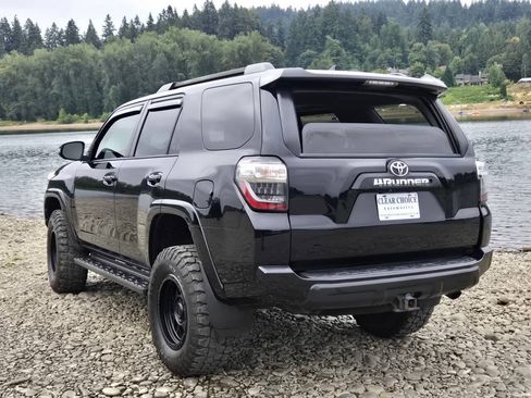 Used 2015 Toyota 4Runner Trail Premium AWD/4WD image 11