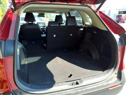 Used 2019 Toyota RAV4 XLE Premium FWD image 8