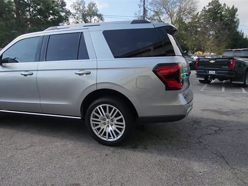 Used 2024 Ford Expedition Limited image 6