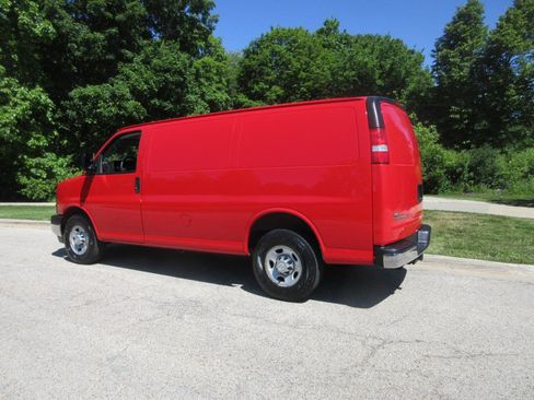Used 2017 Chevrolet Express 2500 RWD image 25