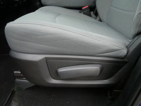 Used 2018 RAM 1500 Express image 12