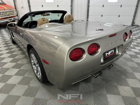 Used 2000 Chevrolet Corvette Convertible 2D w/ Memory Pkg image 18