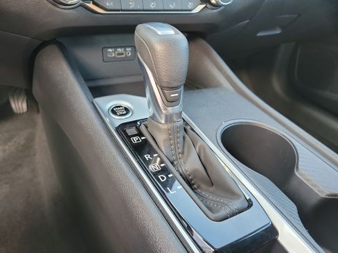 Used 2025 Nissan Altima 2.5 SV FWD image 19
