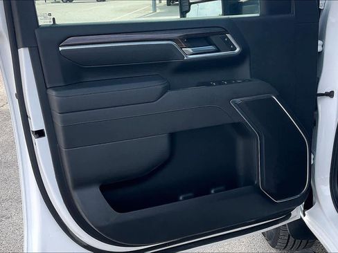 Used 2025 Chevrolet Silverado 2500 LT w/ Convenience Package image 21