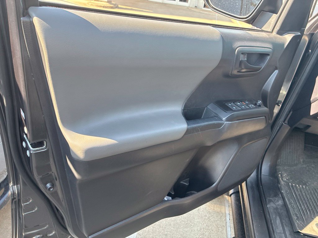 Certified 2022 Toyota Tacoma SR AWD/4WD image 8