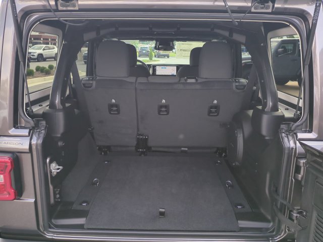 New 2026 Jeep Wrangler Unlimited Sahara w/ Technology Group AWD/4WD image 13