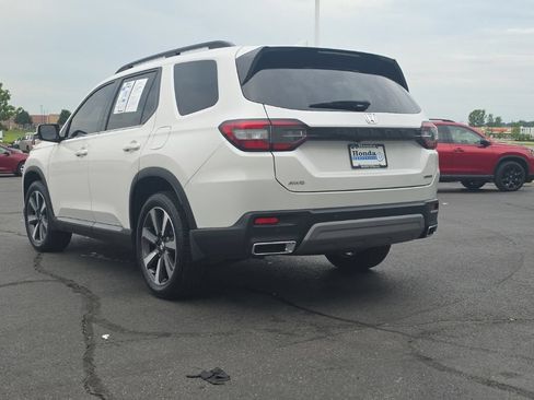 Used 2025 Honda Pilot Touring image 5
