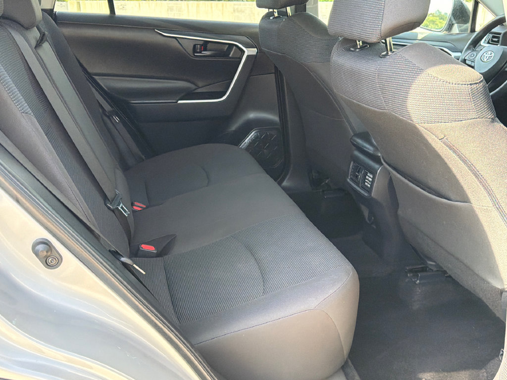 Used 2025 Toyota RAV4 LE AWD/4WD image 12