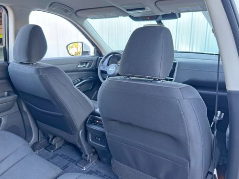 Used 2022 Nissan Pathfinder S image 31