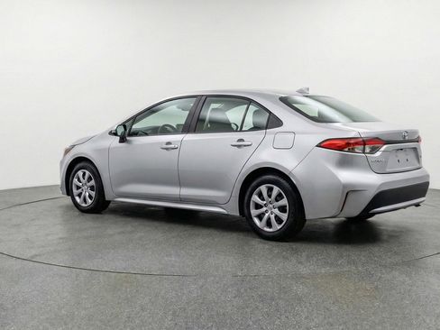 Used 2025 Toyota Corolla LE FWD image 5