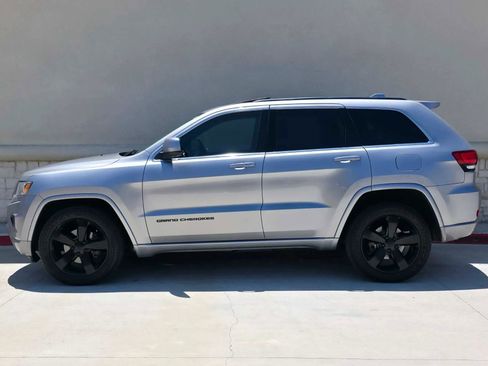 Used 2015 Jeep Grand Cherokee Altitude AWD/4WD image 6