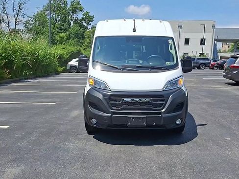 Used 2024 RAM ProMaster 2500 w/ Convenience Group image 4