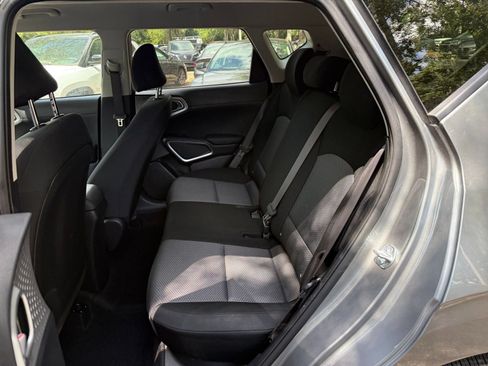 Used 2025 Kia Soul LX w/ LX Technology Package FWD image 36