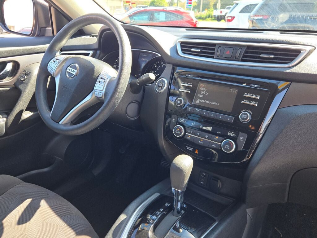 Used 2015 Nissan Rogue SV AWD/4WD image 5