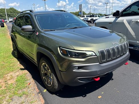 Used 2021 Jeep Cherokee Trailhawk w/ Sun, Sound & Nav Group AWD/4WD image 3