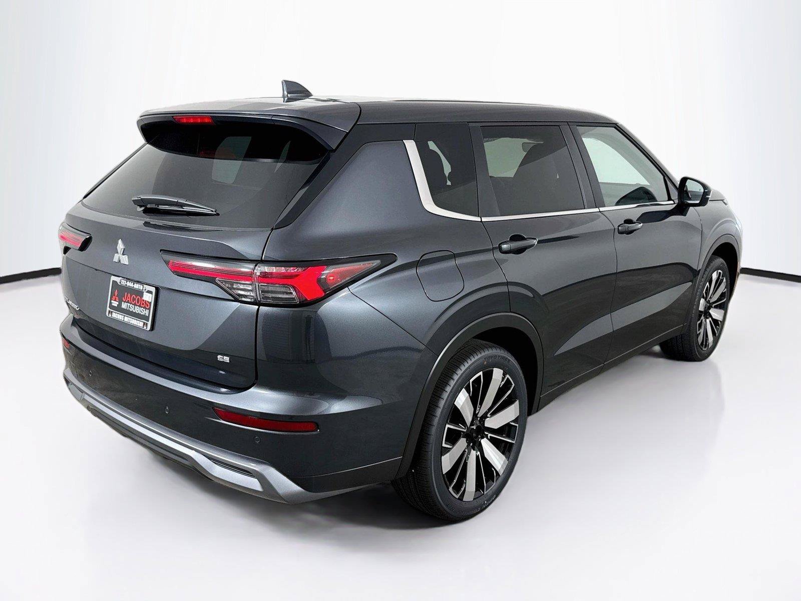 New 2026 Mitsubishi Outlander SE FWD image 5