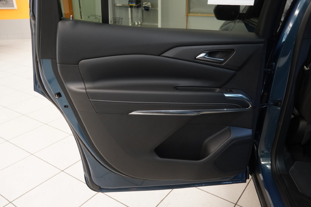 Used 2026 Chevrolet Traverse LT w/ Driver Confidence Package FWD image 21