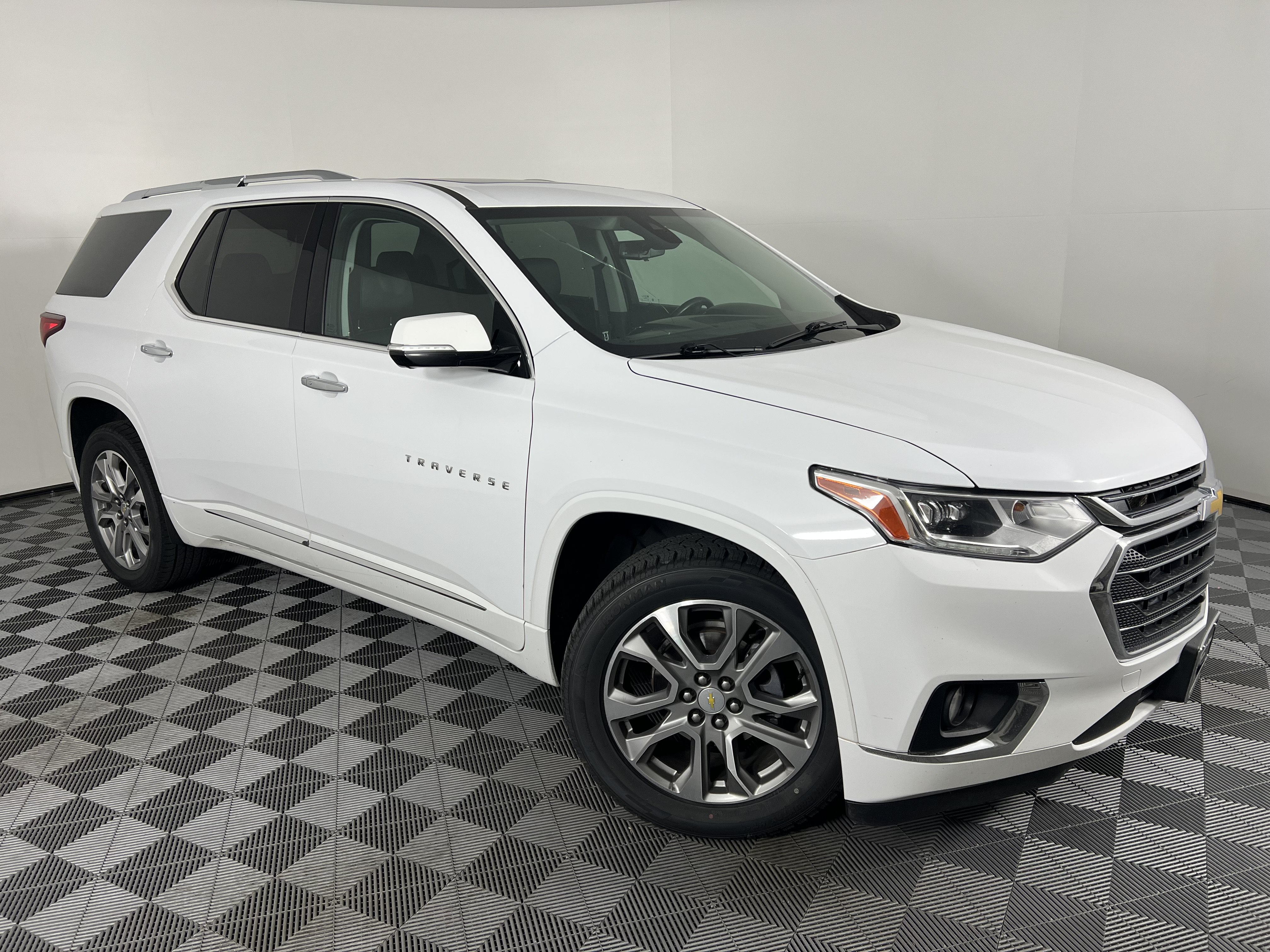 Used 2020 Chevrolet Traverse Premier w/ LPO, Floor Liner Package AWD/4WD image 2