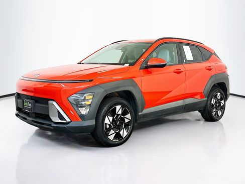 Used 2025 Hyundai Kona SEL image 3