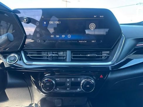Used 2024 Chevrolet Trax RS w/ Sunroof Package FWD image 19
