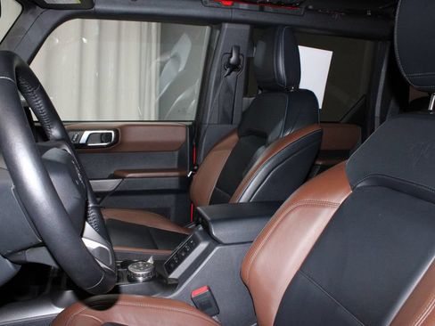Certified 2022 Ford Bronco Outer Banks w/ Sasquatch Package AWD/4WD image 25