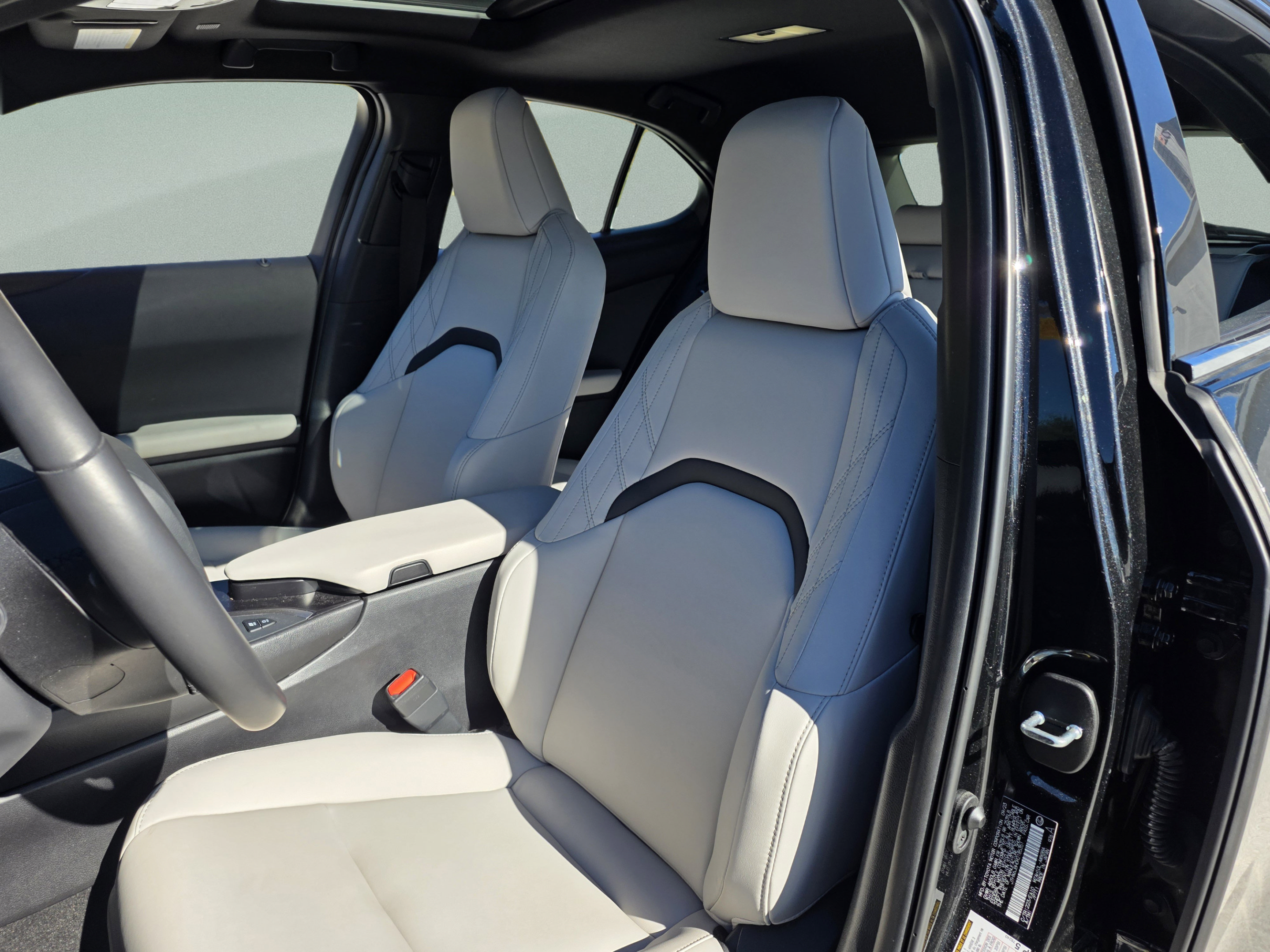 Used 2024 Lexus UX 250h FWD image 13