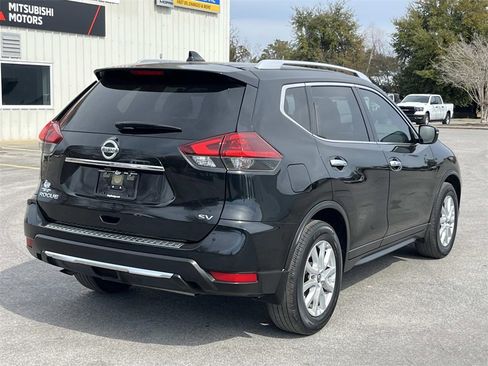 Used 2018 Nissan Rogue SV image 5