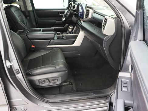 Used 2022 Toyota Tundra SR5 w/ SR5 Premium Package AWD/4WD image 38