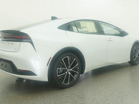 New 2027 Toyota Prius Limited FWD image 17