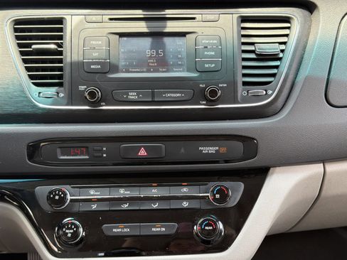 Used 2016 Kia Sedona LX w/ LX Convenience Package FWD image 10