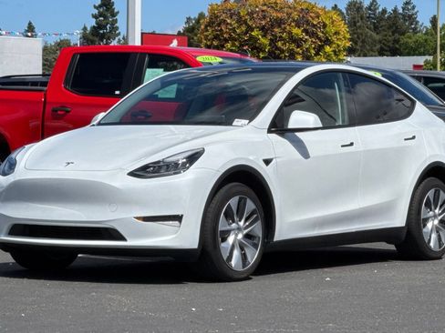 Used 2023 Tesla Model Y Long Range AWD/4WD image 9
