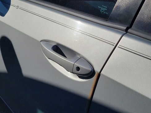 Used 2019 Toyota Corolla LE image 9