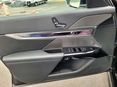 Used 2024 BMW i7 eDrive50 w/ Executive Package image 24