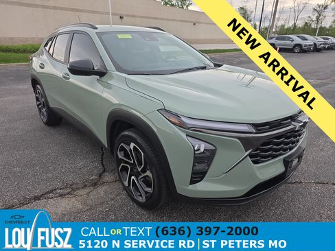 Used 2024 Chevrolet Trax RS w/ Driver Confidence Package image 1