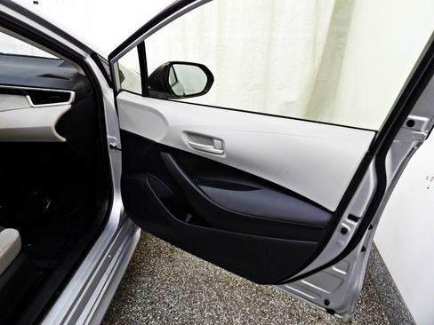 Used 2025 Toyota Corolla LE FWD image 13