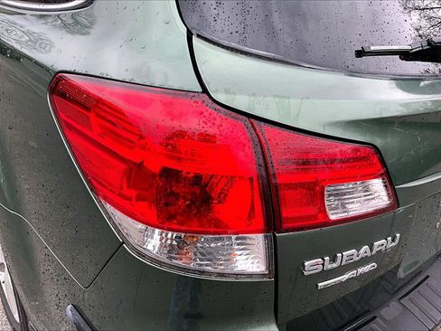 Used 2010 Subaru Outback 2.5i Premium AWD/4WD image 27