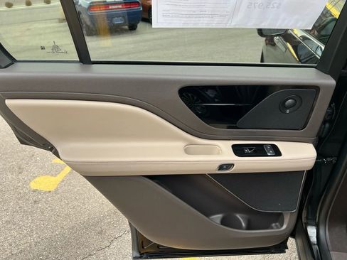Used 2020 Lincoln Aviator Reserve image 23
