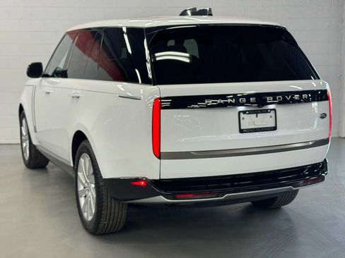 Used 2023 Land Rover Range Rover SE image 3