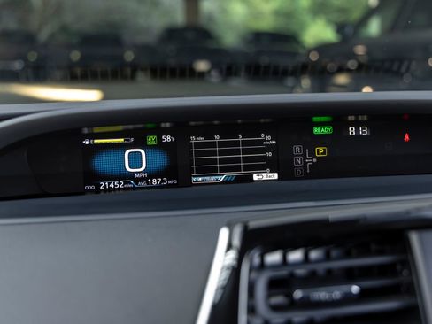 Used 2021 Toyota Prius Prime LE FWD image 31