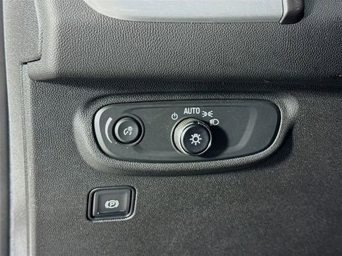 Used 2024 GMC Terrain SLE FWD image 10