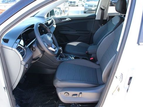 New 2026 Volkswagen Taos SE image 10