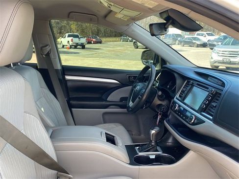 Used 2019 Toyota Highlander Plus image 10