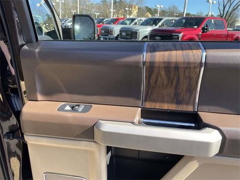 Used 2018 Ford F150 Lariat image 27